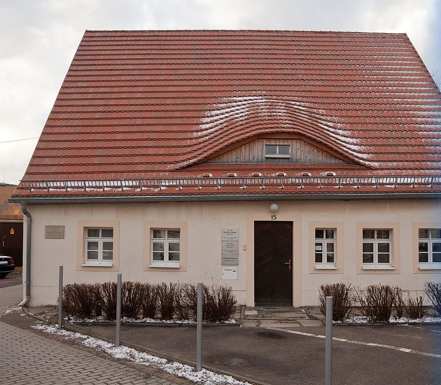 Das Praxisgebäude von Zahnarzt Jörg Groß am Wernerplatz 15 in Freiberg